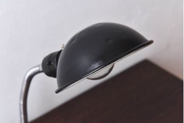 昭和レトロ　昔懐かしさを感じさせるスタンドライト(卓上照明、デスクスタンド)(1)