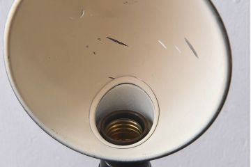 昭和レトロ　昔懐かしさを感じさせるスタンドライト(卓上照明、デスクスタンド)(1)