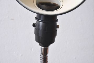 昭和レトロ　昔懐かしさを感じさせるスタンドライト(卓上照明、デスクスタンド)(1)