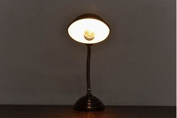 昭和レトロ　昔懐かしさを感じさせるスタンドライト(卓上照明、デスクスタンド)(2)