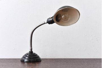 昭和レトロ　昔懐かしさを感じさせるスタンドライト(卓上照明、デスクスタンド)(3)
