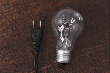 昭和レトロ　昔懐かしさを感じさせるスタンドライト(卓上照明、デスクスタンド)(3)