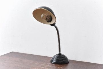昭和レトロ　シンプルさが魅力の黒いスタンドライト(卓上照明、デスクスタンド)(1)