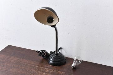昭和レトロ　シンプルさが魅力の黒いスタンドライト(卓上照明、デスクスタンド)(1)