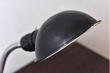 昭和レトロ　シンプルさが魅力の黒いスタンドライト(卓上照明、デスクスタンド)(1)