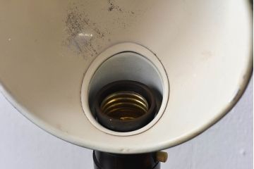 昭和レトロ　シンプルさが魅力の黒いスタンドライト(卓上照明、デスクスタンド)(1)