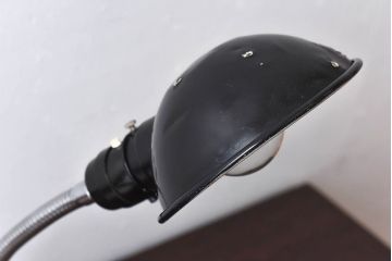 昭和レトロ　シンプルさが魅力の黒いスタンドライト(卓上照明、デスクスタンド)(2)