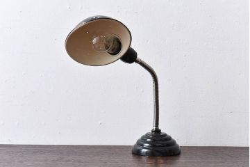 昭和レトロ　シンプルさが魅力の黒いスタンドライト(卓上照明、デスクスタンド)(2)