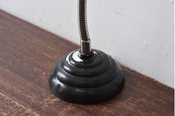 昭和レトロ　メンズライクなインテリアにおすすめの黒いスタンドライト(卓上照明、デスクスタンド)