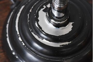 昭和レトロ　メンズライクなインテリアにおすすめの黒いスタンドライト(卓上照明、デスクスタンド)