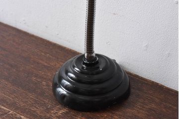 昭和レトロ　メンズライクなインテリアにおすすめの黒いスタンドライト(卓上照明、デスクスタンド)(1)