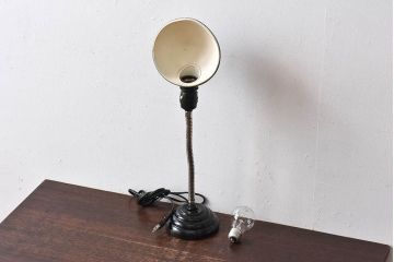 昭和レトロ　メンズライクなインテリアにおすすめの黒いスタンドライト(卓上照明、デスクスタンド)(2)