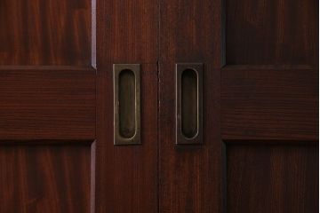 【商談品】和製アンティーク　高級品　総ケヤキ材一枚板!　威厳が漂う上質な板戸(帯戸、引き戸、建具)4枚セット