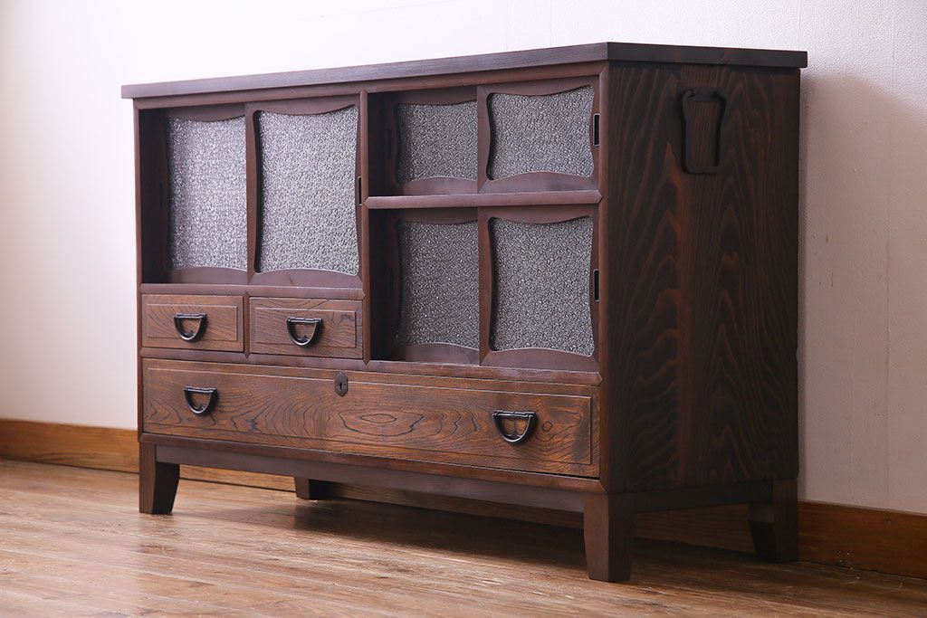 レトロ家具　昭和初期　脚付き　レトロな雰囲気漂うリメイクローボード(収納棚、リビングボード)