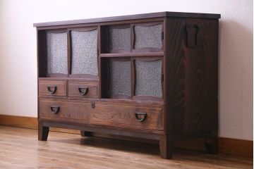 レトロ家具　昭和初期　脚付き　レトロな雰囲気漂うリメイクローボード(収納棚、リビングボード)