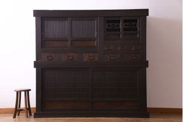 アンティーク家具　古民具・骨董　重ね箪笥　丸桟仕上げの上質な近江水屋箪笥(カップボード、収納棚)