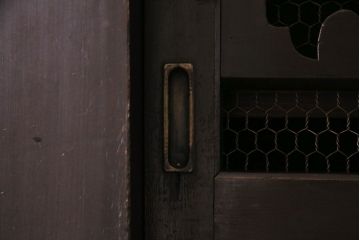 アンティーク家具　古民具・骨董　重ね箪笥　丸桟仕上げの上質な近江水屋箪笥(カップボード、収納棚)