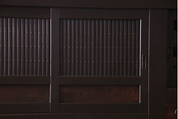 アンティーク家具　古民具・骨董　重ね箪笥　丸桟仕上げの上質な近江水屋箪笥(カップボード、収納棚)