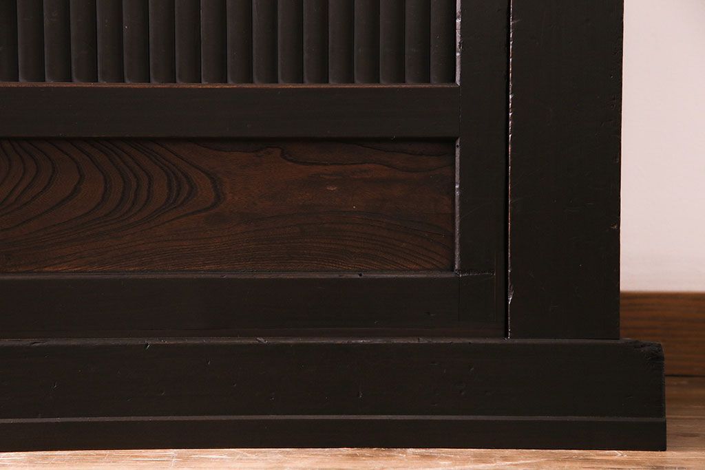 アンティーク家具　古民具・骨董　重ね箪笥　丸桟仕上げの上質な近江水屋箪笥(カップボード、収納棚)