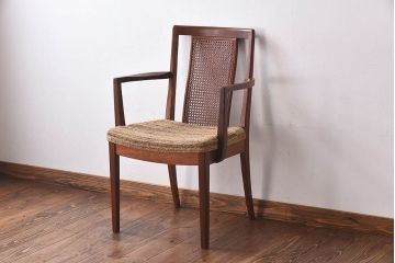 ヴィンテージ家具　北欧ビンテージ　G-PLAN(ジープラン)　メッシュバックのアームチェア(ダイニングチェア、椅子)(1)
