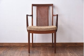 ヴィンテージ家具　北欧ビンテージ　G-PLAN(ジープラン)　メッシュバックのアームチェア(ダイニングチェア、椅子)(1)