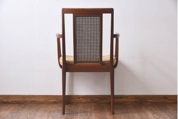 ヴィンテージ家具　北欧ビンテージ　G-PLAN(ジープラン)　メッシュバックのアームチェア(ダイニングチェア、椅子)(2)