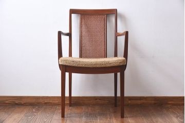 ヴィンテージ家具　G-PLAN(ジープラン)　背もたれがメッシュのビンテージアームチェア(ダイニングチェア、椅子)(1)