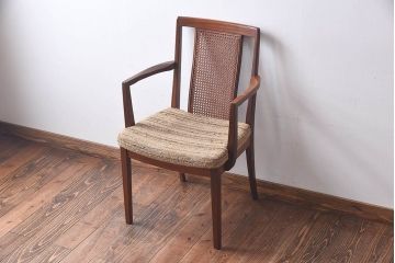 ヴィンテージ家具　G-PLAN(ジープラン)　背もたれがメッシュのビンテージアームチェア(ダイニングチェア、椅子)(1)