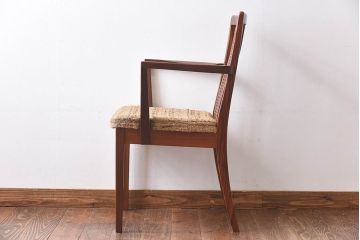 ヴィンテージ家具　G-PLAN(ジープラン)　背もたれがメッシュのビンテージアームチェア(ダイニングチェア、椅子)(2)
