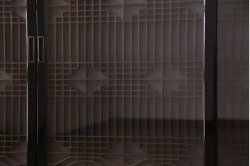 ラフジュ工房オリジナル　古い書院戸を取り入れた組子ガラス戸棚(収納棚、サイドボード)