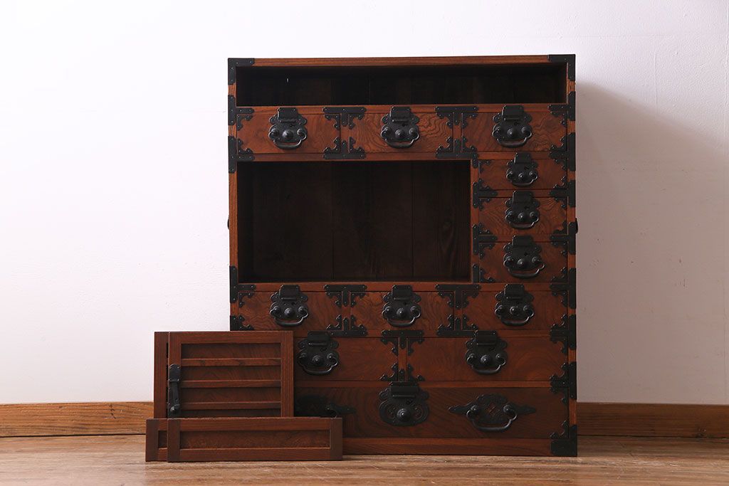 アンティーク家具　和製アンティーク　上手物!三方欅材　杢目の美しさと重厚な金具が目を惹く松本帳場箪笥(時代箪笥、引き出し、戸棚)