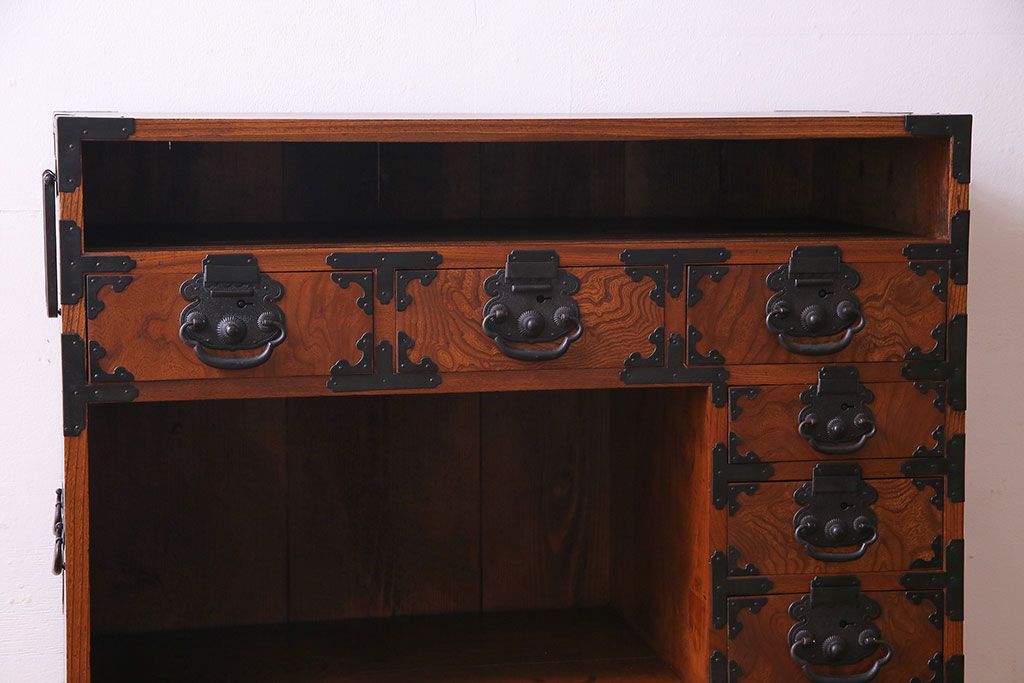 アンティーク家具　和製アンティーク　上手物!三方欅材　杢目の美しさと重厚な金具が目を惹く松本帳場箪笥(時代箪笥、引き出し、戸棚)