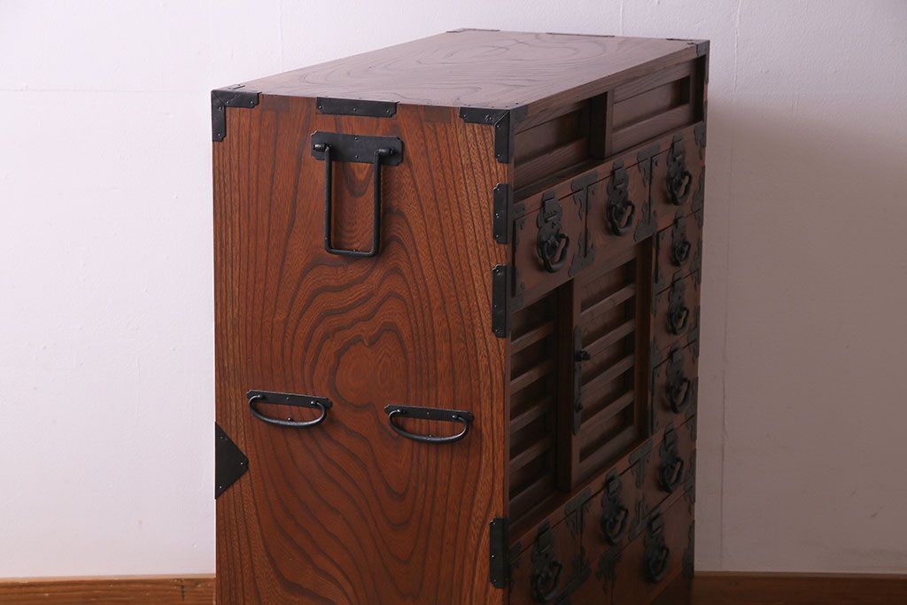 アンティーク家具　和製アンティーク　上手物!三方欅材　杢目の美しさと重厚な金具が目を惹く松本帳場箪笥(時代箪笥、引き出し、戸棚)