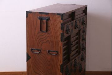 アンティーク家具　和製アンティーク　上手物!三方欅材　杢目の美しさと重厚な金具が目を惹く松本帳場箪笥(時代箪笥、引き出し、戸棚)