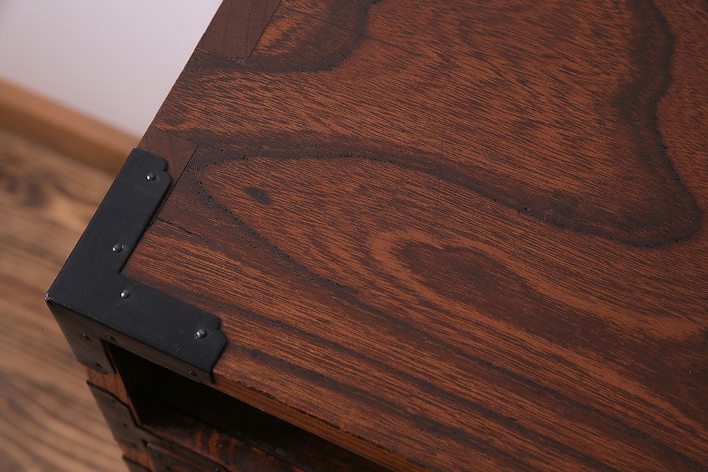 アンティーク家具　和製アンティーク　上手物!三方欅材　杢目の美しさと重厚な金具が目を惹く松本帳場箪笥(時代箪笥、引き出し、戸棚)