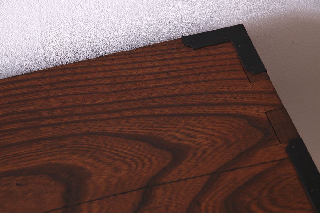 アンティーク家具　和製アンティーク　上手物!三方欅材　杢目の美しさと重厚な金具が目を惹く松本帳場箪笥(時代箪笥、引き出し、戸棚)