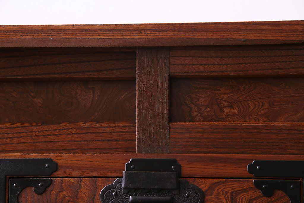 アンティーク家具　和製アンティーク　上手物!三方欅材　杢目の美しさと重厚な金具が目を惹く松本帳場箪笥(時代箪笥、引き出し、戸棚)