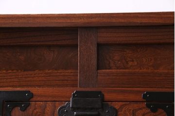 アンティーク家具　和製アンティーク　上手物!三方欅材　杢目の美しさと重厚な金具が目を惹く松本帳場箪笥(時代箪笥、引き出し、戸棚)