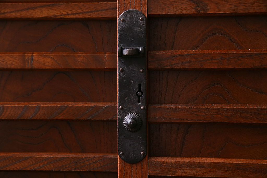 アンティーク家具　和製アンティーク　上手物!三方欅材　杢目の美しさと重厚な金具が目を惹く松本帳場箪笥(時代箪笥、引き出し、戸棚)