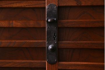 アンティーク家具　和製アンティーク　上手物!三方欅材　杢目の美しさと重厚な金具が目を惹く松本帳場箪笥(時代箪笥、引き出し、戸棚)