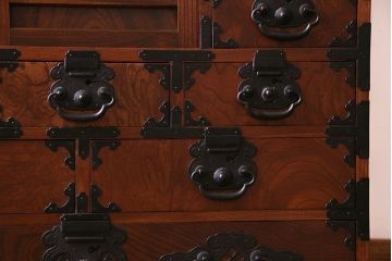 アンティーク家具　和製アンティーク　上手物!三方欅材　杢目の美しさと重厚な金具が目を惹く松本帳場箪笥(時代箪笥、引き出し、戸棚)