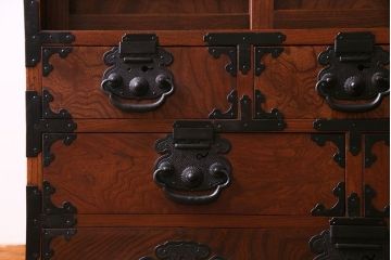 アンティーク家具　和製アンティーク　上手物!三方欅材　杢目の美しさと重厚な金具が目を惹く松本帳場箪笥(時代箪笥、引き出し、戸棚)