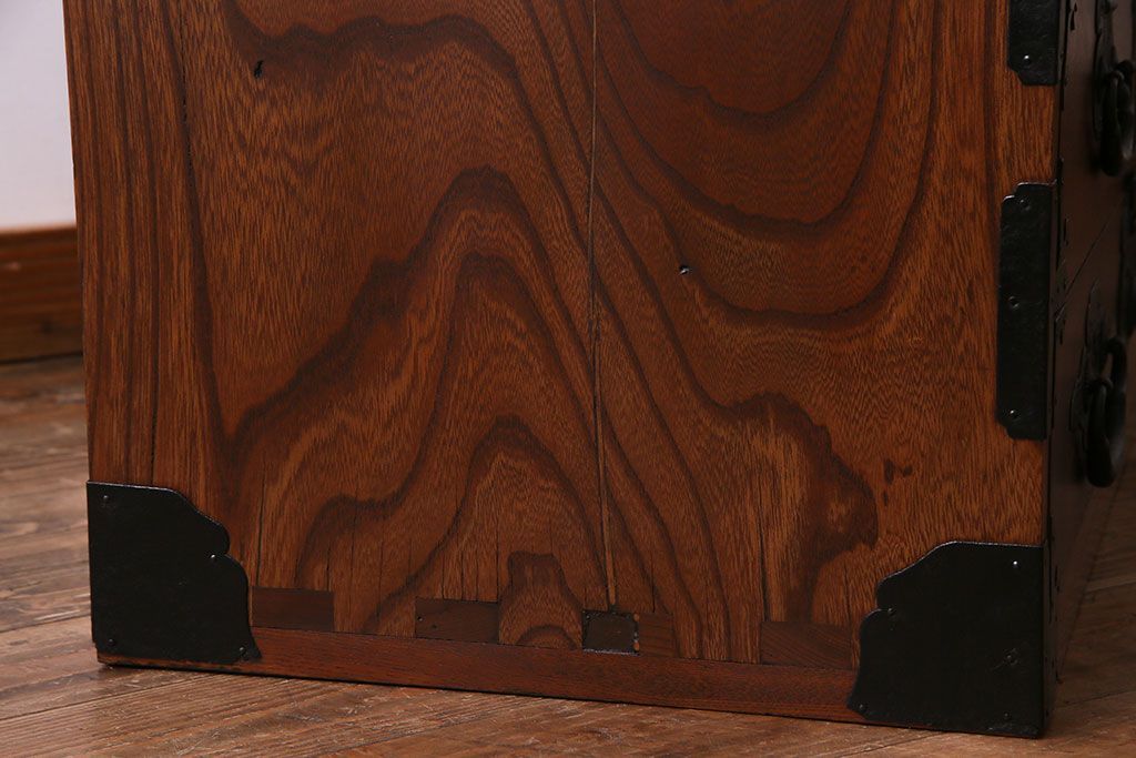 アンティーク家具　和製アンティーク　上手物!三方欅材　杢目の美しさと重厚な金具が目を惹く松本帳場箪笥(時代箪笥、引き出し、戸棚)