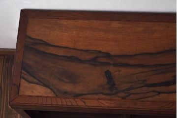 アンティーク家具　リメイク　天板黒柿材　独特な杢目が魅力の鉄脚ローボード(戸棚、リビングボード)