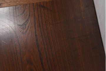 アンティーク家具　総ケヤキ材　丸みのある挽き物の脚が目を惹くケヤキ一枚板の文机(座卓、センターテーブル)