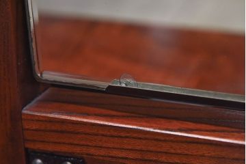 中古　岩谷堂箪笥　スツール付き　金具の装飾が見事な三面鏡(鏡台、ドレッサー)