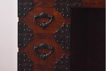 中古　岩谷堂箪笥　スツール付き　金具の装飾が見事な三面鏡(鏡台、ドレッサー)