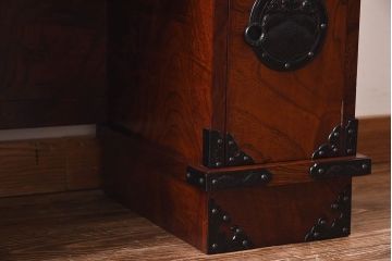 中古　岩谷堂箪笥　スツール付き　金具の装飾が見事な三面鏡(鏡台、ドレッサー)