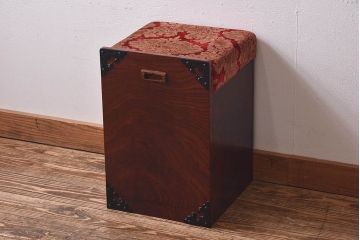 中古　岩谷堂箪笥　スツール付き　金具の装飾が見事な三面鏡(鏡台、ドレッサー)