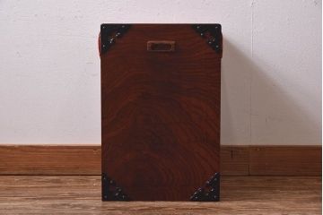 中古　岩谷堂箪笥　スツール付き　金具の装飾が見事な三面鏡(鏡台、ドレッサー)